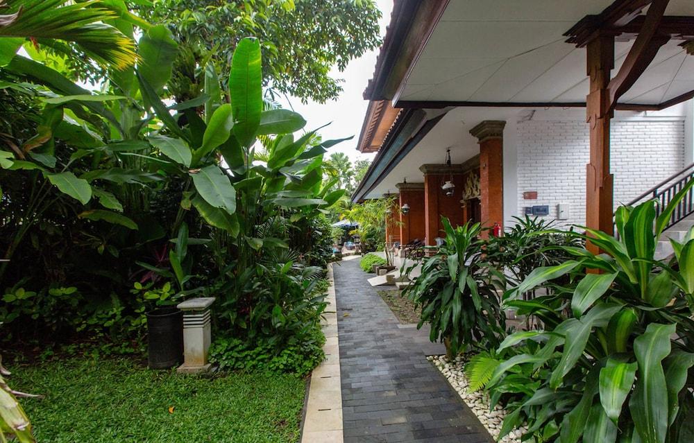 Yulia Village Inn Ubud Exterior photo