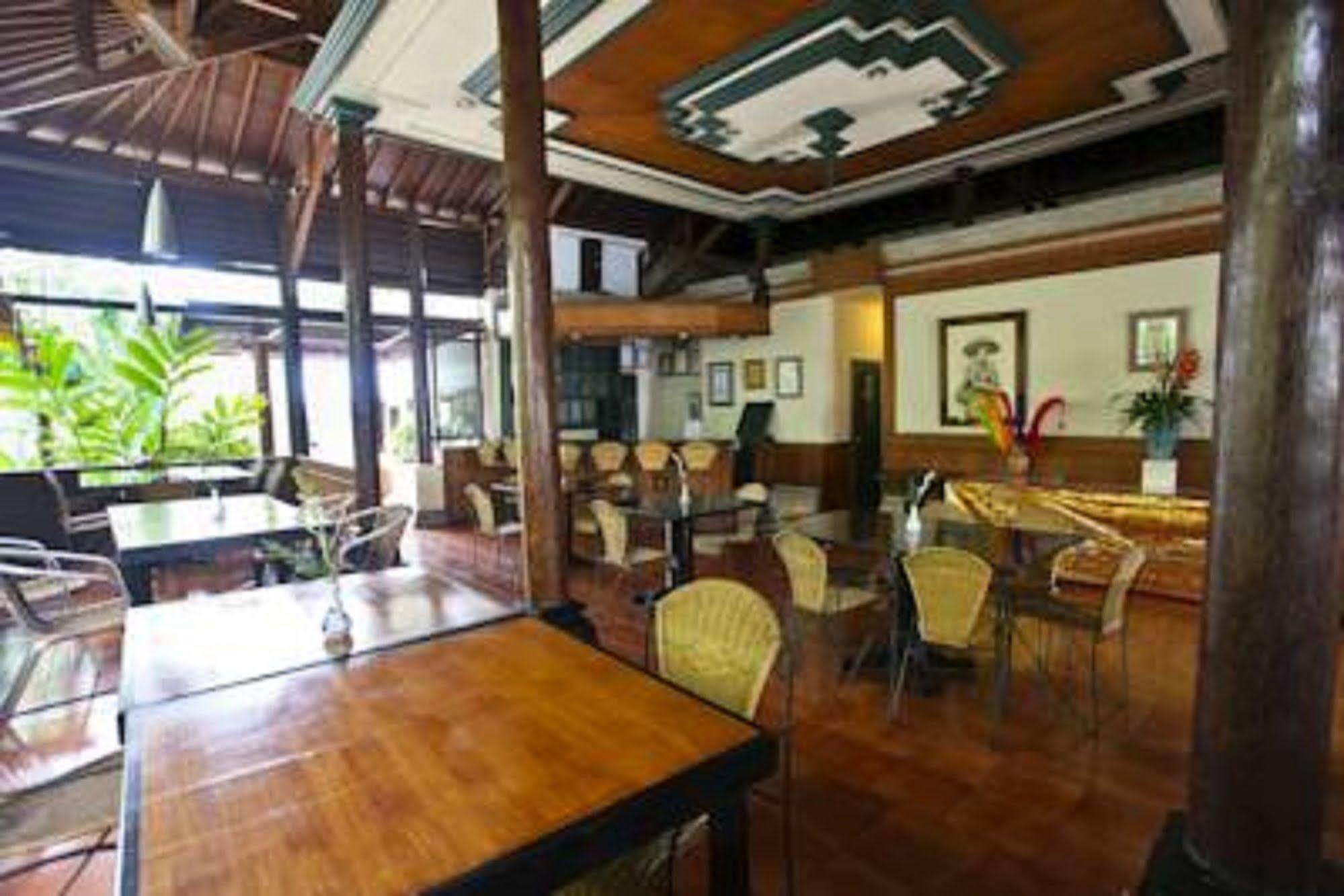 Yulia Village Inn Ubud Exterior photo