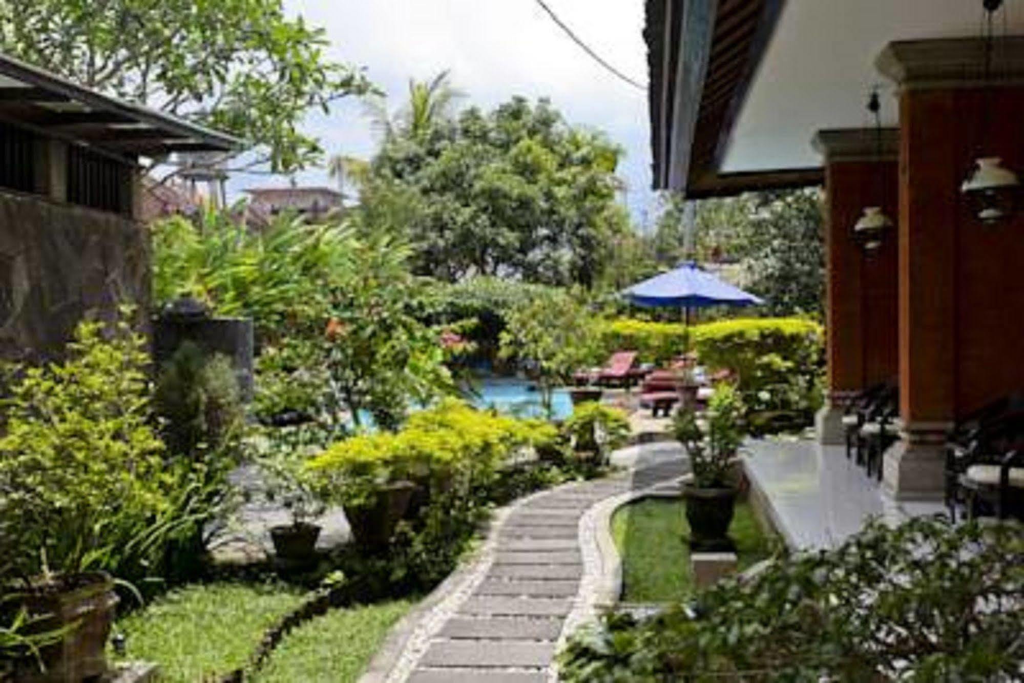 Yulia Village Inn Ubud Exterior photo