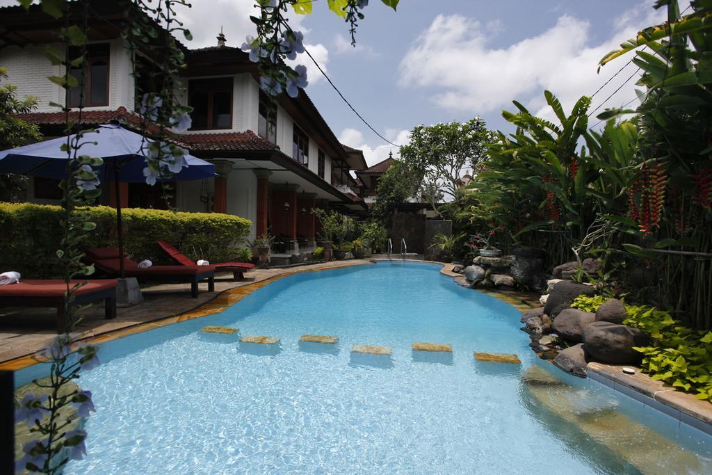 Yulia Village Inn Ubud Exterior photo