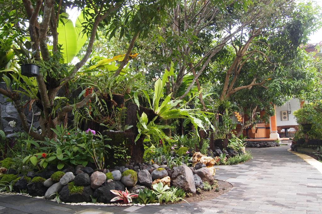 Yulia Village Inn Ubud Exterior photo